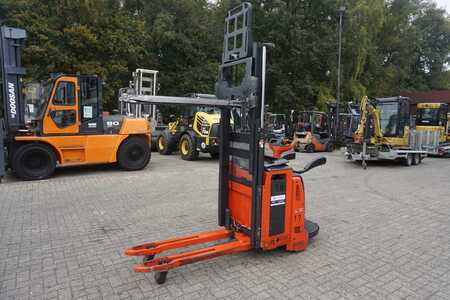 Stackers Stand-on 2015  Linde L 12L AP - 3034BH (1)