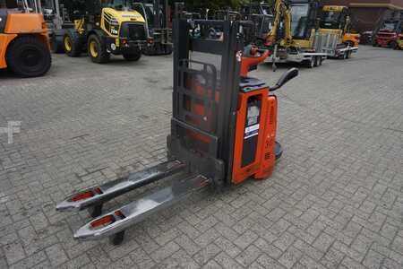 Stackers Stand-on 2015  Linde L 12L AP - 3034BH (2)