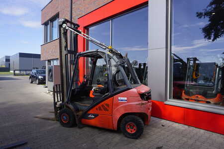 Chariots élévateurs diesel 2016  Linde H 25D-02 - 7.309 Stunden (3)