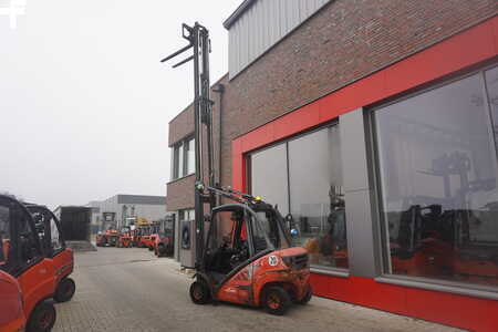 Chariots élévateurs diesel 2009  Linde H 25D - 6.400mm Triplex (5)