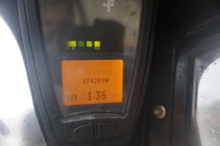 Chariots élévateurs diesel 2009  Linde H 25D - 6.400mm Triplex (8)