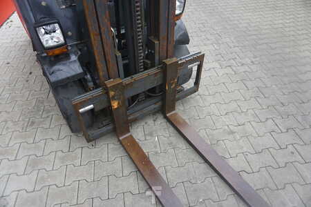 Chariots élévateurs diesel 2009  Linde H 25D - 6.400mm Triplex (9)