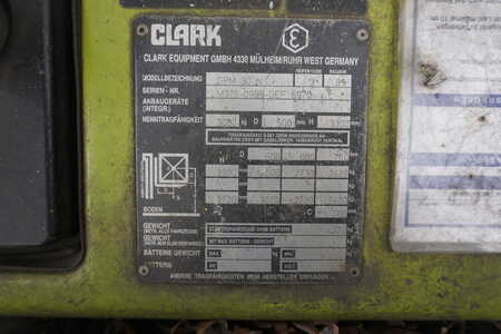 Gázüzemű targoncák 1989  Clark GPM 30N - 5471 Stunden (3)
