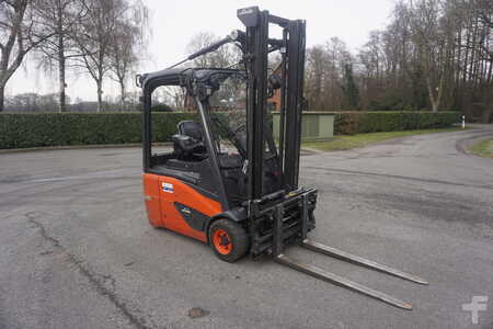 Sähkö - 3 pyör 2018  Linde E 16-02 - Nur 2097 Stunden (1)