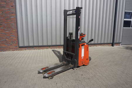 Stackers Stand-on 2019  Linde D 12AP - 3410mm HH (1)