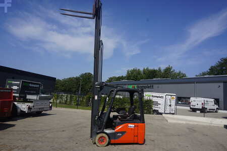 Sähkö - 3 pyör 2021  Linde E 16-02 - 2021er - Triplex (14)