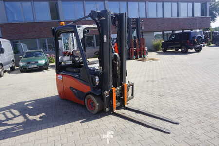 Sähkö - 3 pyör 2021  Linde E 16-02 - 2021er - Triplex (2)