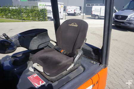 Sähkö - 3 pyör 2021  Linde E 16-02 - 2021er - Triplex (5)