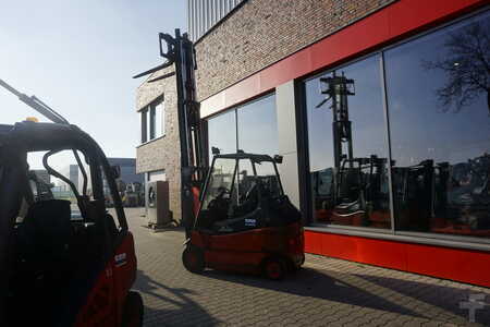 Linde E 30-02/600 - 4.350 Stunden - Triplex