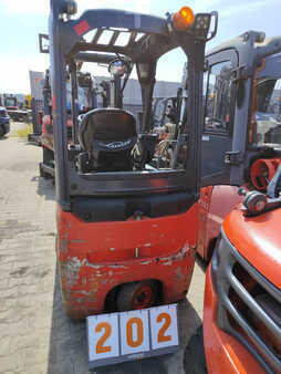 Chariots électriques à 3 roues 2017 Linde E16H EVO (4)