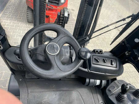 Chariots élévateurs GPL 2019  Linde H14T-01 (8)