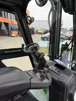 Empilhador a gás 2026  Linde H18T (5)