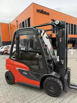 Empilhador a gás 2026  Linde H25T (1)