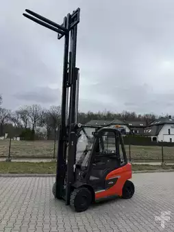 Empilhador a gás 2026  Linde H25T (10)