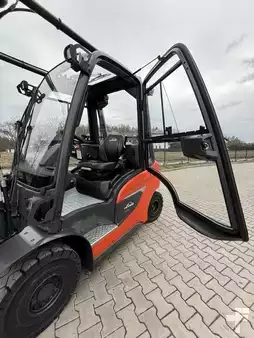 Empilhador a gás 2026  Linde H25T (11)