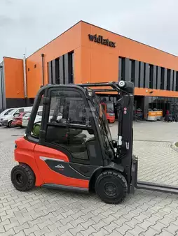 Empilhador a gás 2026  Linde H25T (2)