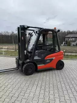 Empilhador a gás 2026  Linde H25T (3)