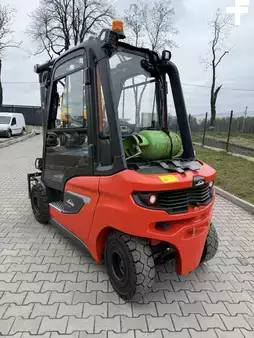 Empilhador a gás 2026  Linde H25T (8)