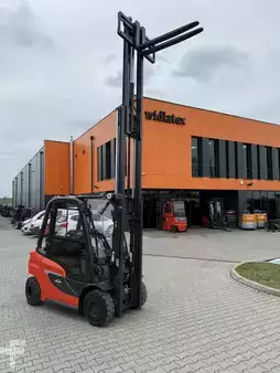 Empilhador a gás 2026  Linde H25T (9)