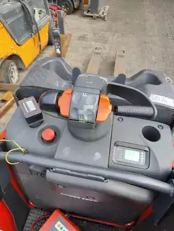 Porta-paletes elétrico 2017  Linde T 20 SP (3)
