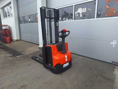 Pallet Stackers 2019  Toyota SWE120 (2)