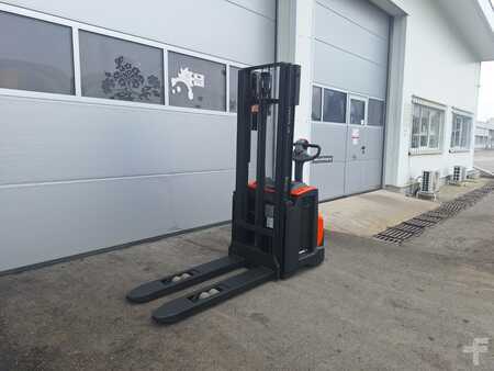 Pallet Stackers 2019  Toyota SWE120 (3)