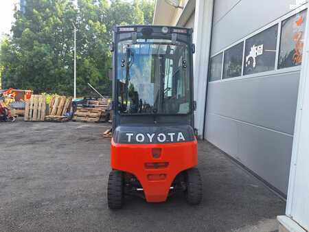 Sähkö - 4 pyör 2017  Toyota 8FBM20T (4)