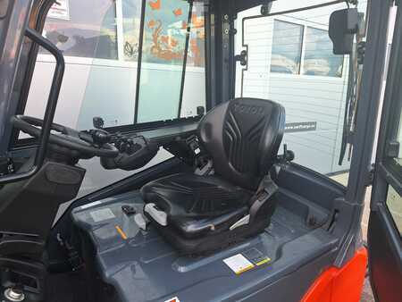 Sähkö - 4 pyör 2017  Toyota 8FBM20T (5)