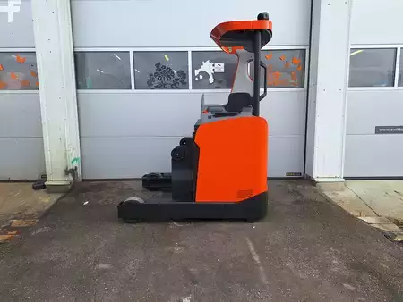Reach Trucks 2018  Toyota RRE160H (1)