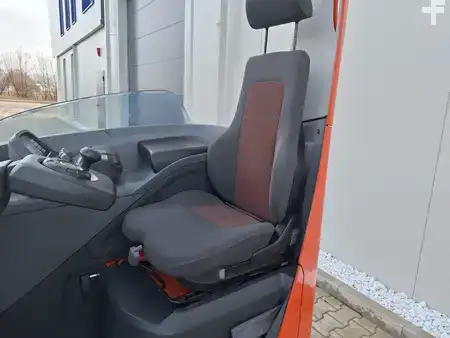 Reach Trucks 2017  Toyota RRE140 (5)