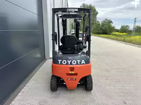Electric - 4 wheels 2020  Toyota 8FBM16T (3)