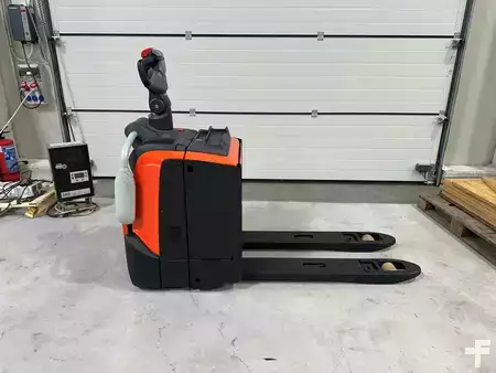Electric Pallet Trucks 2021  Toyota LPE200 (1)
