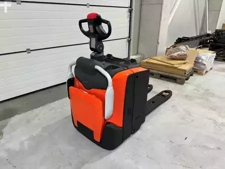 Electric Pallet Trucks 2021  Toyota LPE200 (2)