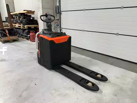 Electric Pallet Trucks 2021  Toyota LPE200 (3)