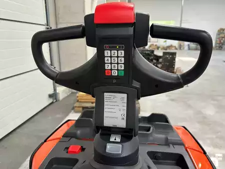 Electric Pallet Trucks 2021  Toyota LPE200 (4)