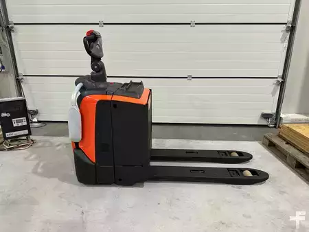 Electric Pallet Trucks 2021  Toyota LPE200 (1)