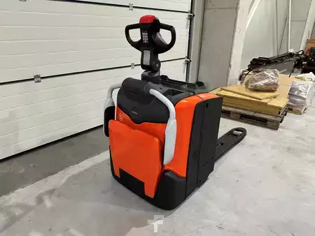 Electric Pallet Trucks 2021  Toyota LPE200 (2)