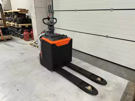 Electric Pallet Trucks 2021  Toyota LPE200 (3)