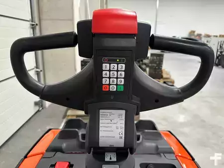 Electric Pallet Trucks 2021  Toyota LPE200 (4)