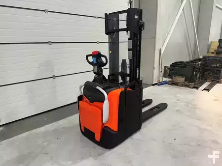 Pallet Stackers 2021  Toyota SPE120L (2)