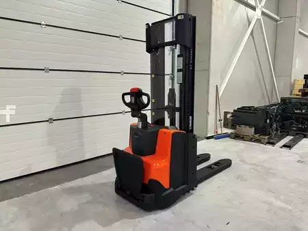 Pallet Stackers 2021  Toyota SWE140L (2)