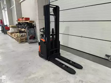 Pallet Stackers 2021  Toyota SWE140L (3)