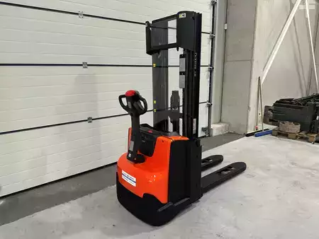 Pallet Stackers 2021  Toyota SWE140L (2)