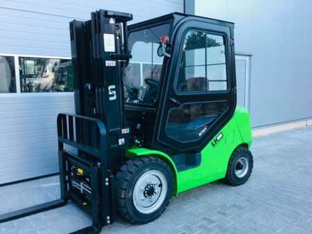 Elektromos 4 kerekű 2022  UN Forklift FB30 (1)