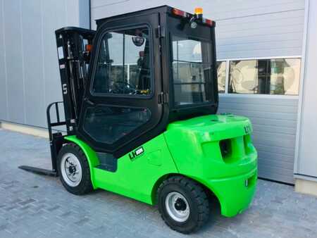 Elektromos 4 kerekű 2022  UN Forklift FB30 (2)