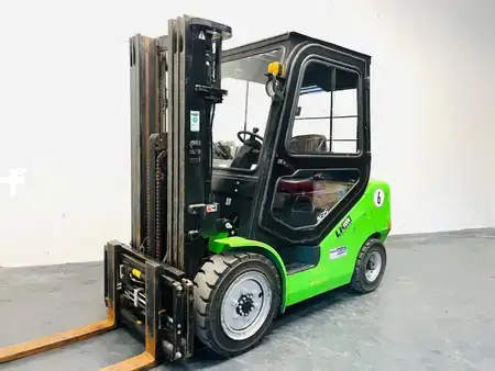 Elektro čtyřkolový VZV 2023 UN Forklift FB35 - Lithium (1)