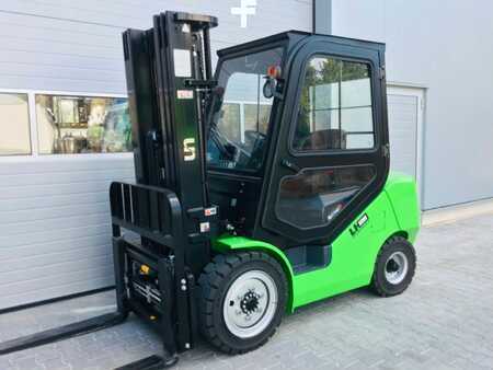 Elektromos 4 kerekű 2022  UN Forklift FB35 (1)