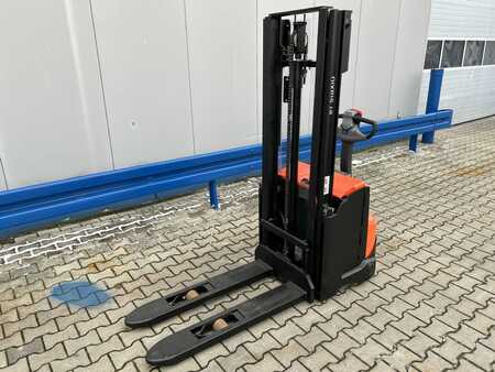 Pallet Stackers 2022  BT SWE120 (1)