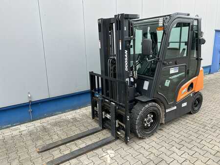 Diesel heftrucks 2023  Doosan D30NXP (1)