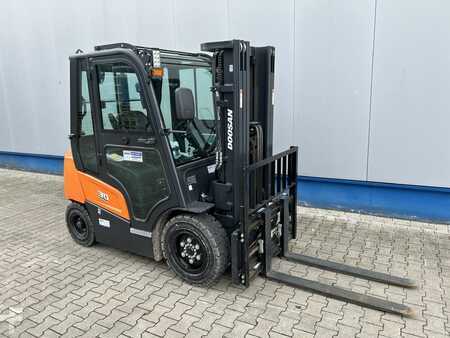 Diesel heftrucks 2023  Doosan D30NXP (4)